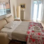 Murari Bra Lounge