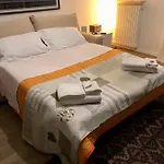 Murari Bra Lounge