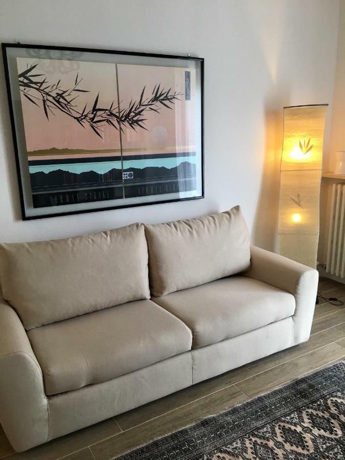 Murari Bra Lounge